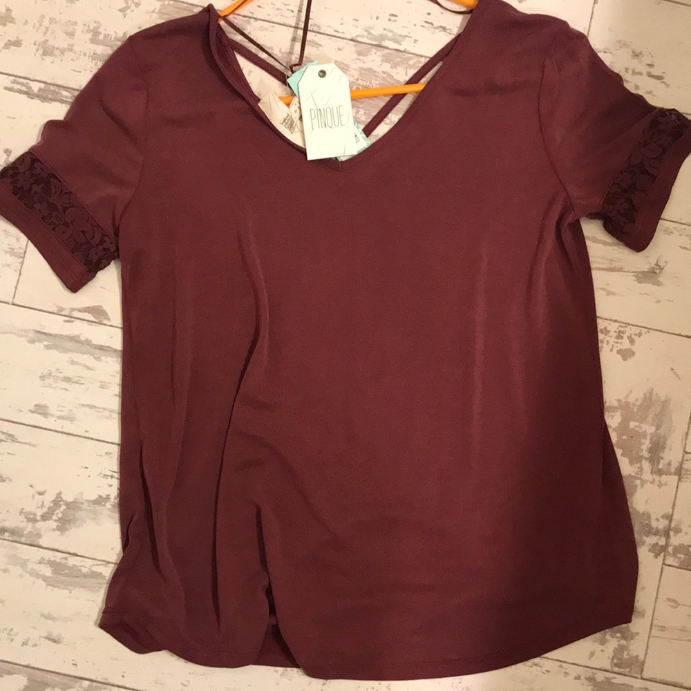 Size medium short sleeve shirt